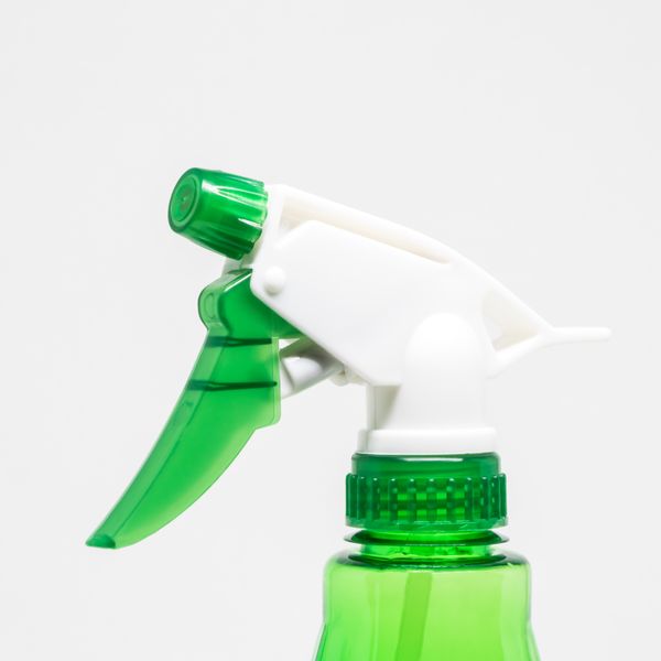 Flacone spray verde per la pulizia